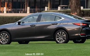Lexus ES image 3