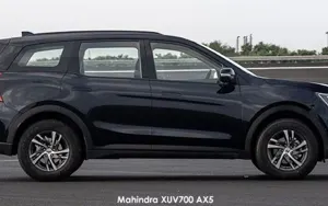 Mahindra XUV700 image 2