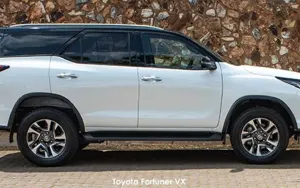 Toyota Fortuner image 3